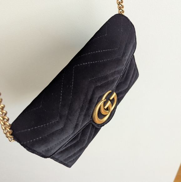 Black Gucci Marmont Velvet Crossbody Bag - Picture 5 of 15